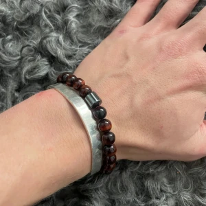 Stilrent pärlarmband! - Tjena! Fräscht och stilrent pärlarmband perfekt till vår/sommar! Onesize så passar alla! Tveka inte höra av dig vid frågor!