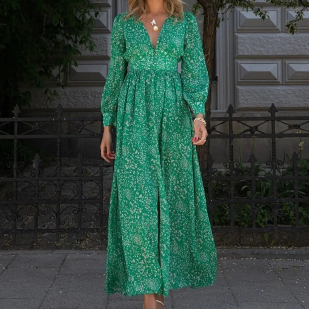 Grön adoore klänning i storlek 34. Aldrig använd. . Klänningar.
