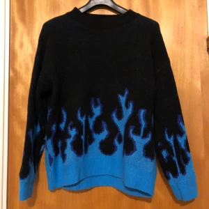 Stickad tröja oversized  - Mjuk stretchig Tjock Typ L-xl unisex  Aldrig använd 