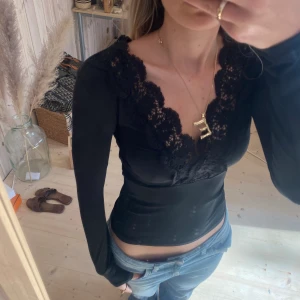 Topp - SUPER snygg!! Tryck gärna på köp nu❣️❣️
