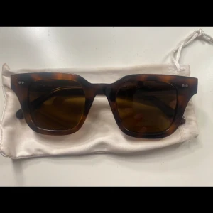 Chimi 04 - Säljer mina bruna 04 Chimis. Knappt använda. Skriv privat vid fler frågor💓