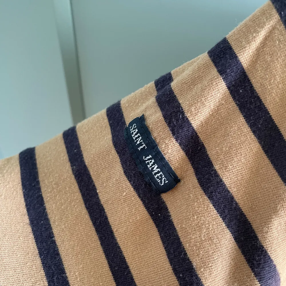 Saint James Knit Cotton Top  3/4 Sleeve with Saint James Logo Patch Navy Stripes 100% Cotton  Made in France Best Fits Size S, Tagged Size 0-36. T-shirts.