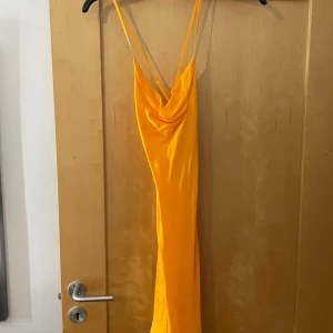 Korta klänningar - Strandklänningar aldrig använda ifrån monki 50kr/st