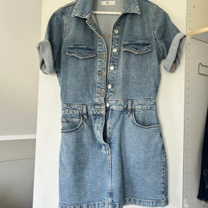 jeansklänning - jeansklänning från mango👖