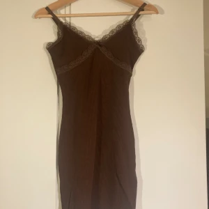 Brown H&M fitted mini dress - Worn 3 times laced and fitted hourglass figure