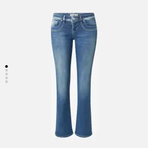 Skitsnygga jeans som bara använts två gånger pga för stora med inga defekter 