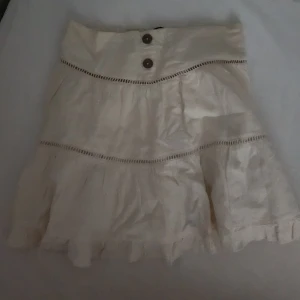 Zara kjol  - Superfin kjol från zara som inte kommer till användning❤️ Nästan aldrig använd så därför nyskick❤️