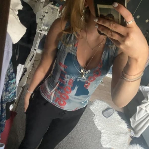 Linne - Fint y2k linne som är använd endast en gång💕Säljer då jag aldrig använt den men den är i väldigt fint skick och sitter väldigt skönt🫶