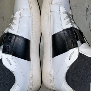 SÄLJER KVITTO - Tjena, säljer kvitto till valentino, loubs, alla Ralph lauren saker och mycket mer! Hör av er till mig så kan jag fixa ett kvitto till er! Pris beroende på kvitto. Perfekt för alla resellers🍾kvittot är i pappersform.