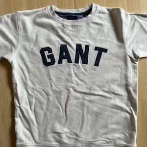 GANT sweatshirt  - Hörde jag laid back!? GANT sweatshirt i storlek 176 mycket bra skick 9/10