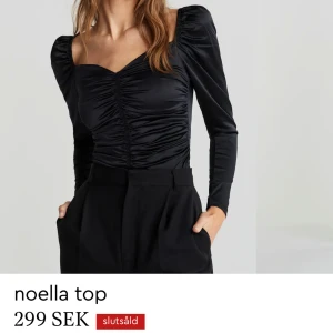 Noella top - Ginatricot - Topp från ginatricot i satin material. Slutsåld överallt, köpt för 299kr. Säljer för 150kr. Kan nästan säga att den är oanvänd, ser helt ny ut. Storlek XXS passar även XS. Priset kan diskuteras.
