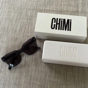 CHIMI solglasögon  - CHIMI #005, sparsamt använda och utan repor.
