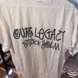 Stussy x Our Legacy t shirt  - Limiterad Stussy x Our Legacy tisha, köpt på Our Legacy i somras