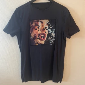 Limitato T-shirt  - Riktigt snygg limitato T-shirt i riktigt bra skick, perfekt nu till sommaren och passar med allt🤝