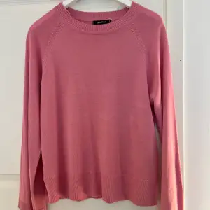 Söt rosa tröja från Gina, använd fåtal gånger så i bra skick