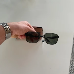Ray Ban solglasögon  - Säljer nu mina snygga Ray ban rb3530,  Black/Green Nypriset ligger på runt 1800kr och skicket är mycket bra,  Vid frågor hör av er! 