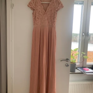 Balklänning - Helt oanvänd lappen kvar