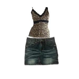 Topp/kjol  - Säljer båda för 390  en klänning/topp och en kjol 