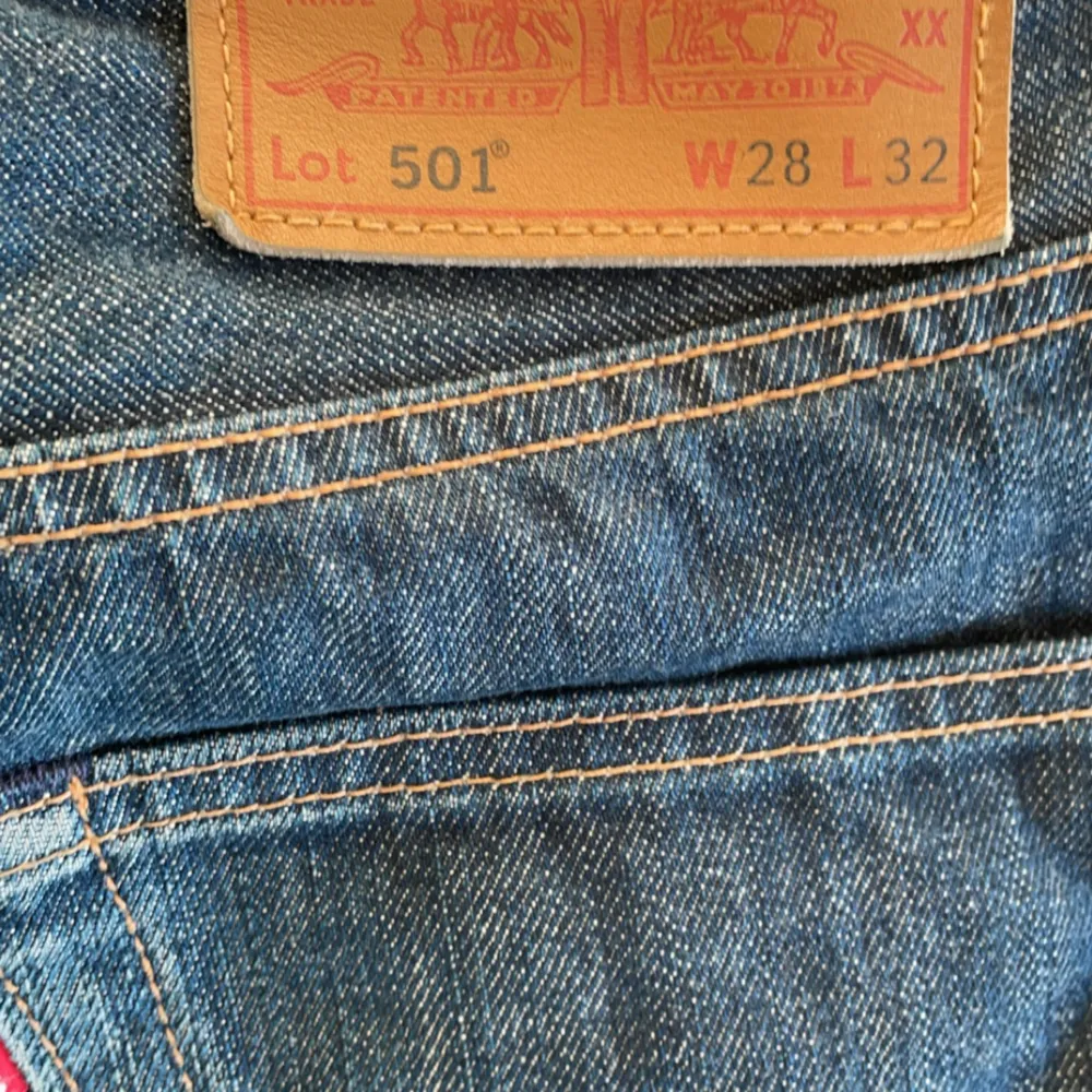 Levis jeans storlek W 28 L32✅ Skick 10/10  nyskick🎉  Mer frågor och funderingar tas privat 🎉🎉 Köpta för 1200. Jeans & Byxor.