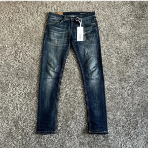 Dondup jeans - Säljer dessa sjukt feta mörkblå dondup i Moddeln george. I storlek 32, Skick 9,5/10. Nypris ca 3000:- mitt pris 950:- men går att diskutera 