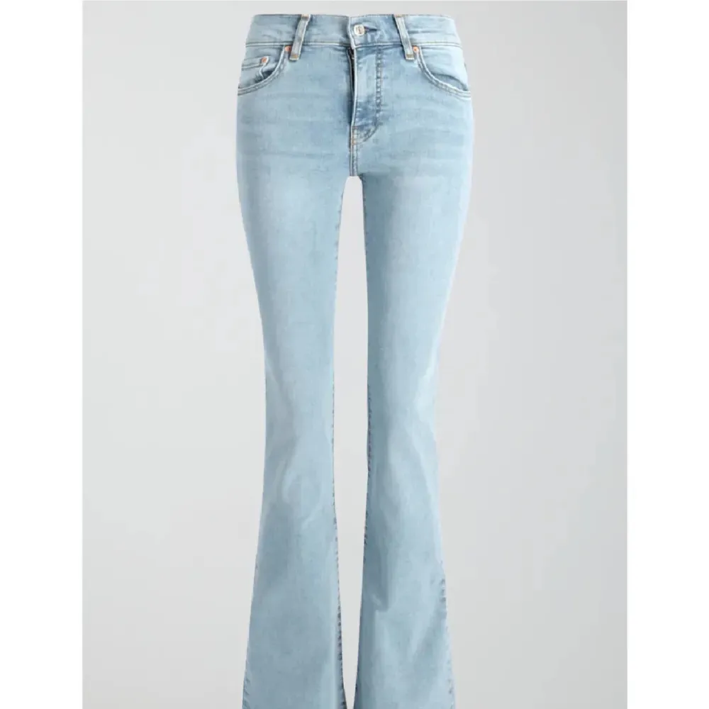 Jeans från Gina Tricot, inga defekter så i nyskick🫶skriv för fler bilder❣️Nypris 499kr. Jeans & Byxor.