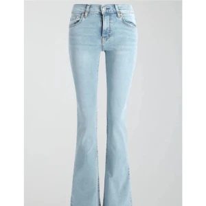 Gina jeans - Jeans från Gina Tricot, inga defekter så i nyskick🫶skriv för fler bilder❣️Nypris 499kr