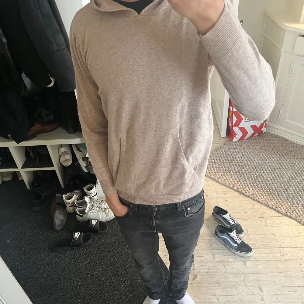 Aldrig använd Beige 100% kashmir Hoodie i storlek XS.. Hoodies.