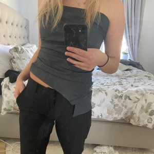 Zara kostymtopp  - Bandeau topp från Zara i kostymmaterial, används endast en gång, så gott som ny💗passar S/M