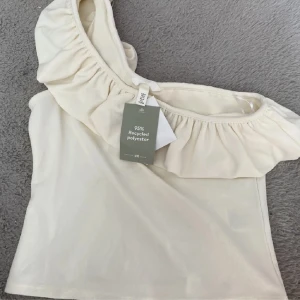 Topp - Säljer en topp från hm❣️lånade bilder