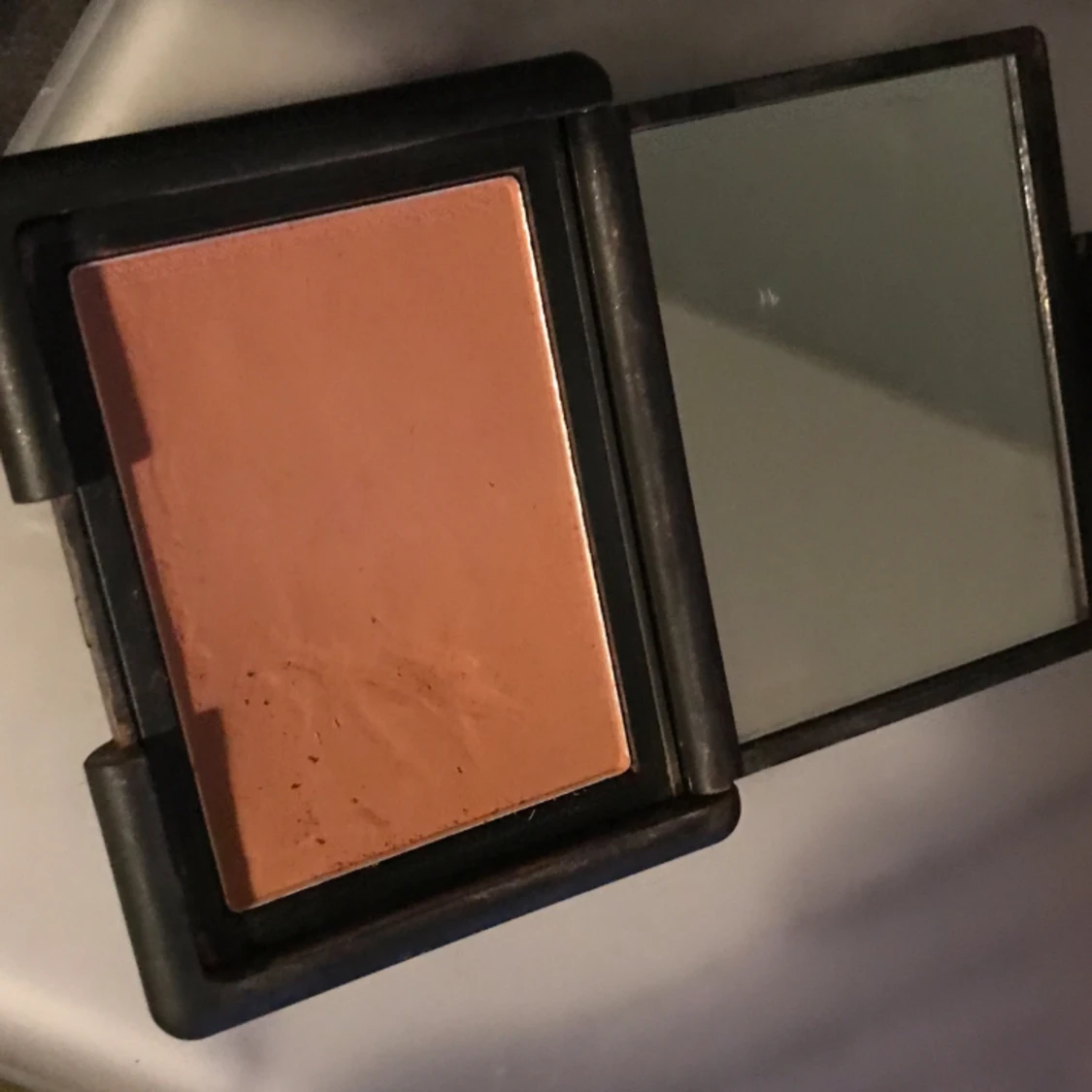 En blush från W7 - 90