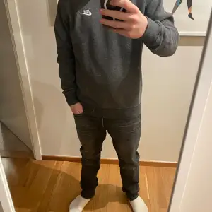Sweatshirt från Nike som inte används längre i storlek S