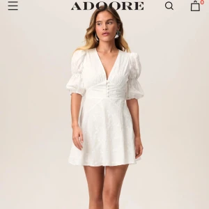 Klänning - Sicily dress från Adoore!! Aldrig använd endast testad, säljer då jag hittat en annan!! Alla lappar kvar, helt slutsåld💕 