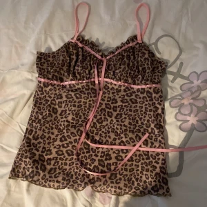 Y2k top secondhand - Köpte utomlands secondhand använt 1 gång storlek funkar för XS och S