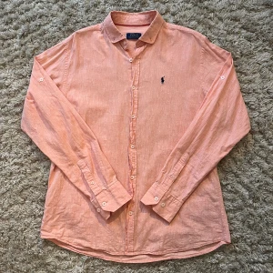 Ralph Lauren linneskjorta - Nice linneskjorta från Ralph Lauren i bra skick. Storlek L och priset givetvis diskuterbart. 