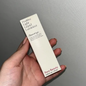 Rare beauty liquid highlighter - OÖPPNAD. Rare beauty, positive light liquid luminizer, mesmerize