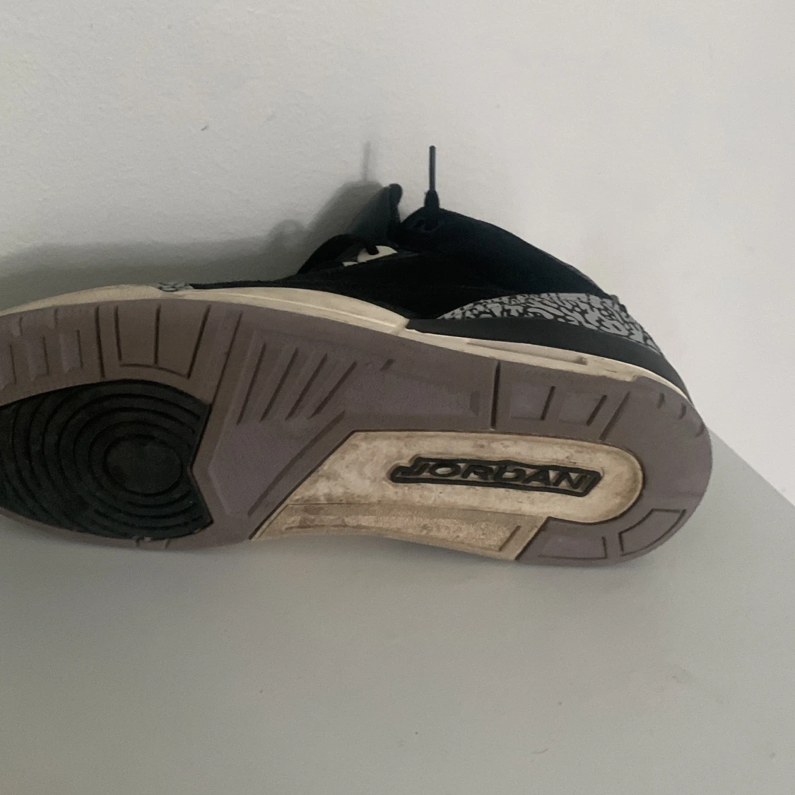 Hej,säljer mina Jordan 3 passar inte mig  - 91