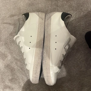 Golden goose - Golden goose oanvända ”black tail”