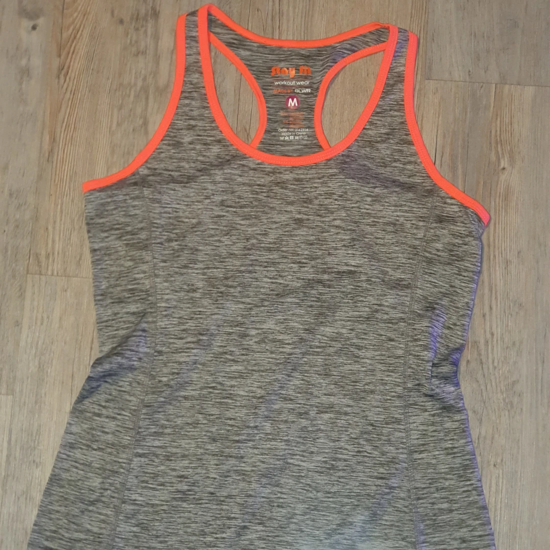 Grå och neon rosa/orange "Stay fit" träningslinne