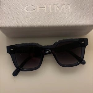 Chimi 04 - Jättefina mörkblåa chimis🥰 lite repiga därav priset (märks inte av alls när man har på sig dom) pris kan diskuteras