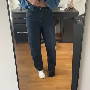 Mörkblå jeans från nakd i bra skick