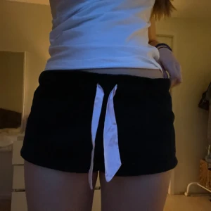 gulliga pyjamas shorts  - jätte söta pyjamas shorts, super bekväma och gulliga när man ska sova 💕💕