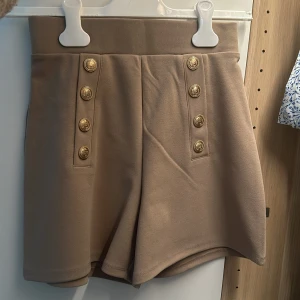Shorts  - Eleganta shorts i nyskick ❤️ ljusbruna