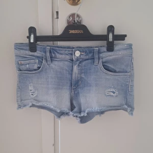 Denim shorts - Säljer dessa jätte fina denim shorts, är i fint skick och skulle säga att de är storlek xxs. 💗 