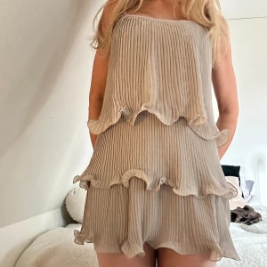 Svampklänning  - Jättefin klänning från H&m som inte säljs längre  