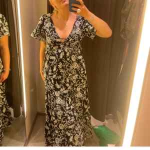 Långklänning Zara - Långklänning från Zara som passar S-M🤍450 kr