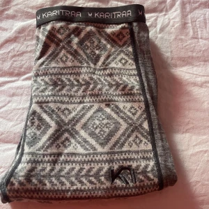 Karitraa underställ - antvänt typ 1 gång då dol var små på mig. storlek S nypris 399kr