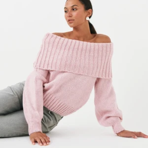 Tröja - Off shoulder tröjan från Gina som är slutsåld. Bara använt någon gång. Skriv för fler bilder💕