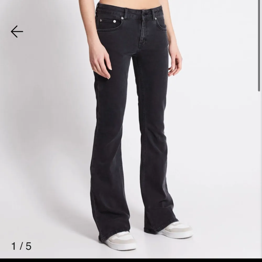 Jätte fina jeans från lager 157, ganska bra skick, 100kr för ett par 150kr för båda . Jeans & Byxor.