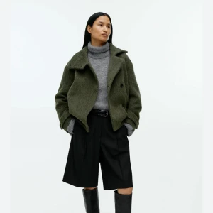 Jacka/ kappa arket  - En kappa från arket, köpt i början av året och endast använd 2/3 gg. I nyskick!  Köpt för 2200kr. 