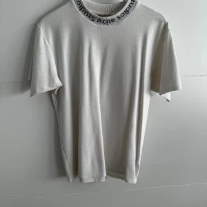 T-shirt från Acne Studios - En snygg t-shirt från Acne Studios!